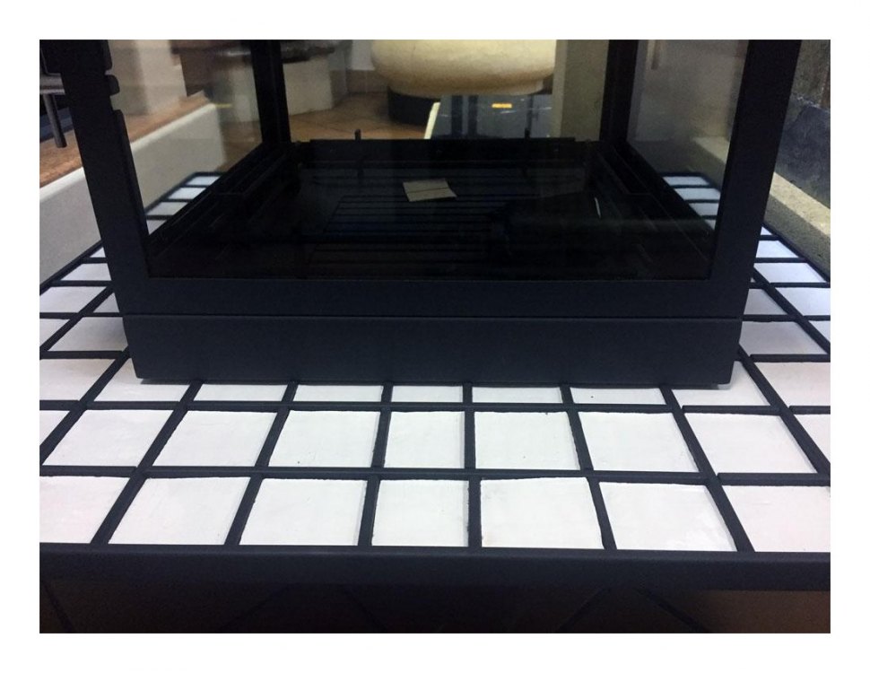 Камин VULCANO CENTRAL, со стеклом, полка - керамика белая, чёрный (Traforart)