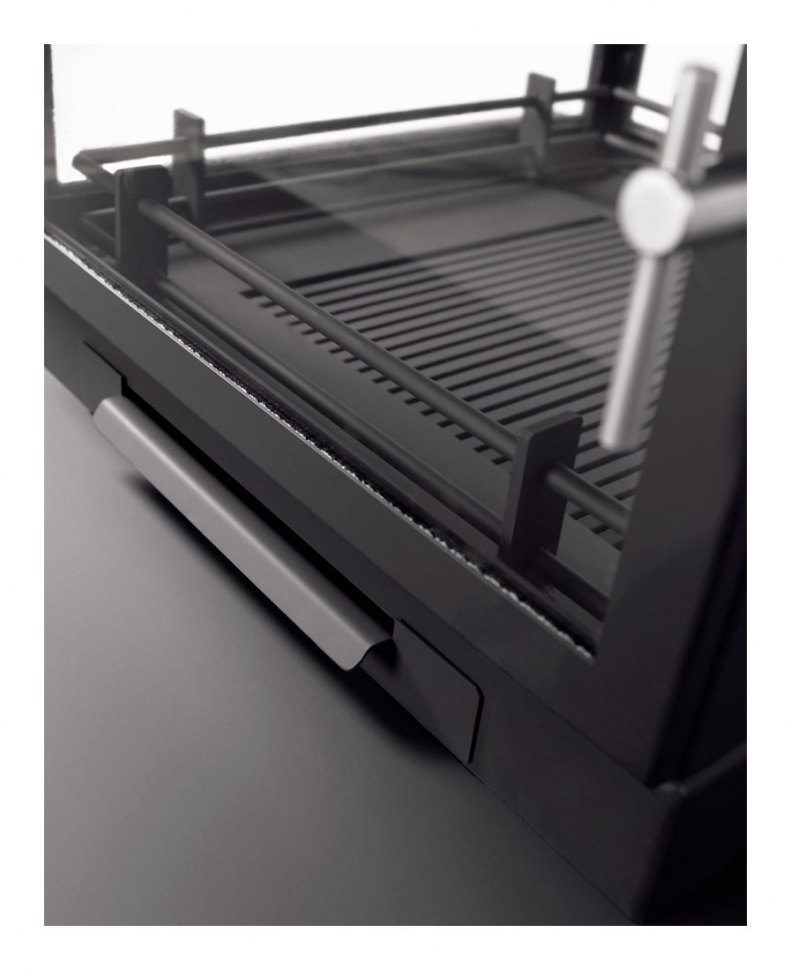 Камин VULCANO CENTRAL, со стеклом, полка-сталь, чёрный (Traforart)