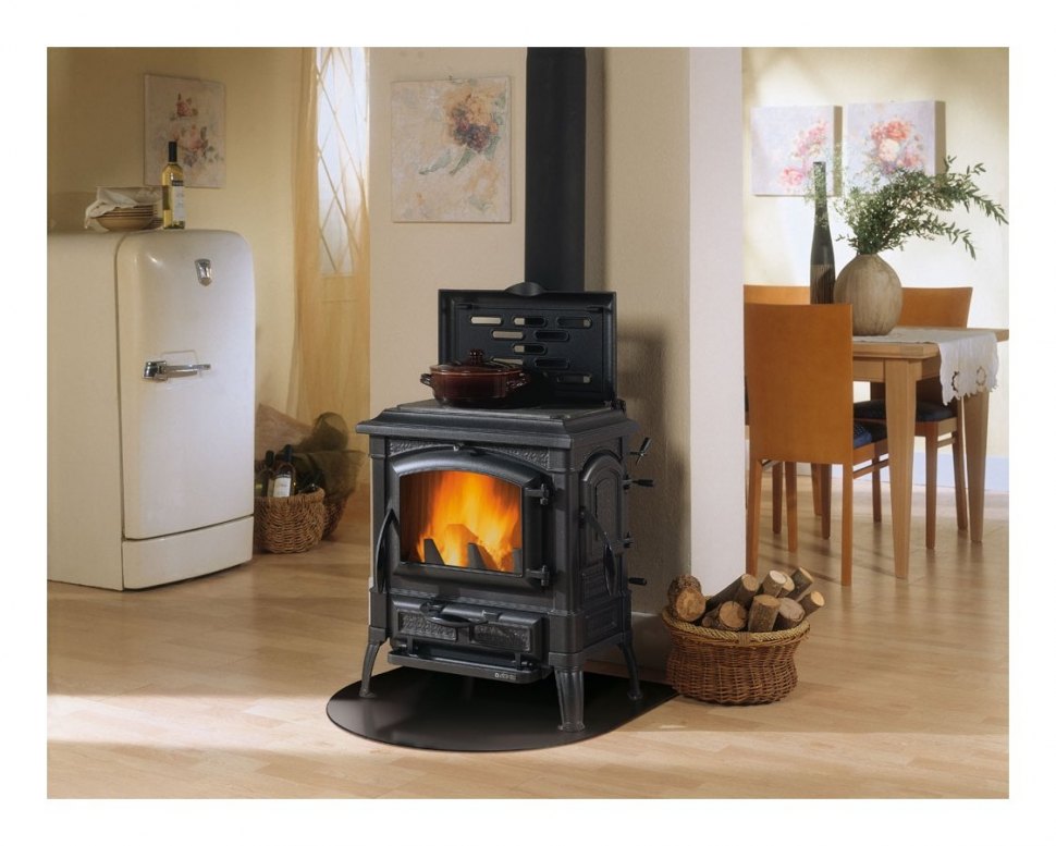 Чугунная отопительно варочная печь La Nordica Isetta con cerchi EVO