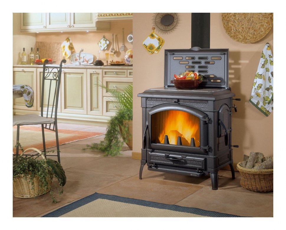 Чугунная отопительно варочная печь La Nordica Isotta con cerchi